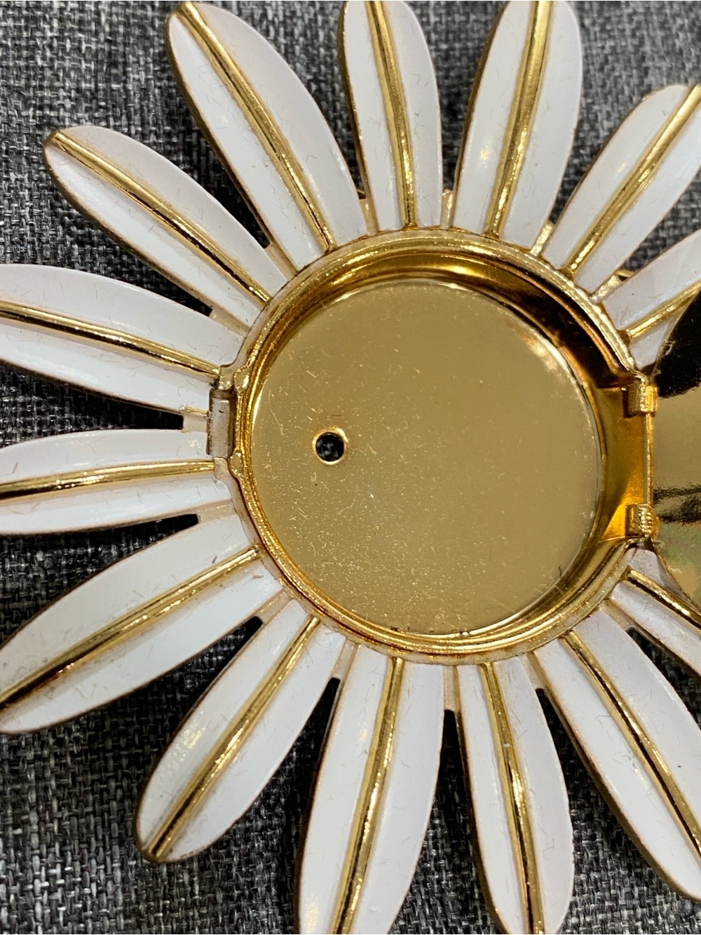 Avon Daisy Flower Brooch Vintage Avon Perfume Pin - Picture 10 of 16